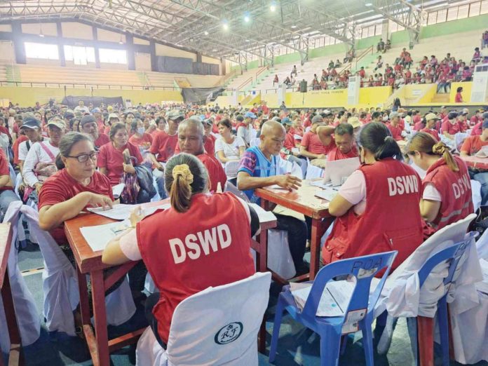 Farmers and fisherfolk in Antique heavily affected by El Niño receive P10,000 cash assistance each under President Ferdinand “Bongbong”Marcos Jr.’s Presidential Assistance for Farmers, Fisherfolk, and Families program, on Thursday, June 27. DSWD REGION 6 PHOTO
