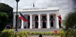 Philippine flags adorn the old Antique capitol building in celebration of the 126th Independence Day on Wednesday, June 12, 2024. PNA PHOTO BY ANNABEL CONSUELO J. PETINGLAY