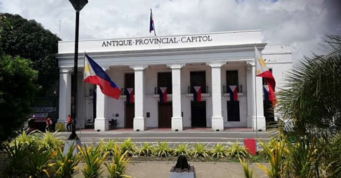 Philippine flags adorn the old Antique capitol building in celebration of the 126th Independence Day on Wednesday, June 12, 2024. PNA PHOTO BY ANNABEL CONSUELO J. PETINGLAY