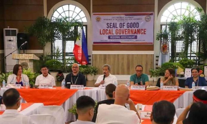 The Capiz Provincial Government led by Gov. Fredenil H. Castro (center) welcomes the Department of the Interior and Local Government Region 6’s Regional Assessment Team at the provincial capitol on Tuesday, June 18. CAPIZ PROV’L GOV’T COMMUNICATIONS GROUP/FACEBOOK PHOTO