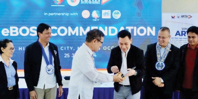 Secretary Ernesto Perez (3rd from left), director general of the Anti-Red Tape Authority, awards the certificate of commendation to Himamaylan City’s Mayor Raymund Tongson (3rd from right) for the city’s full implementation of the Electronic-Business One-Stop Shop (E-BOSS) program. MAYOR RAYMUND TONGSON/FACEBOOK PHOTO