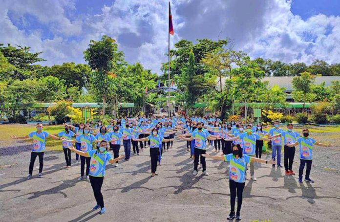 Makato Integrated School faculty and staff. MAKATO INTEGRATED SCHOOL PHOTO