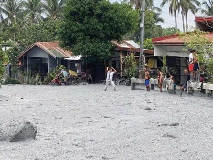 A muddy sheet wash, triggered by the Kanlaon Volcan eruption, was observed on Wednesday, June 5, in Barangay Biak-na-Bato, La Castellana, Negros Occidental. According to the Philippine Institute of Volcanology and Seismology in La Carlota City, a muddy sheet wash or what appears to be mudflow is “water running over land and eroding sediments.” MT. KANLAON NATURAL PARK/FACEBOOK PHOTO