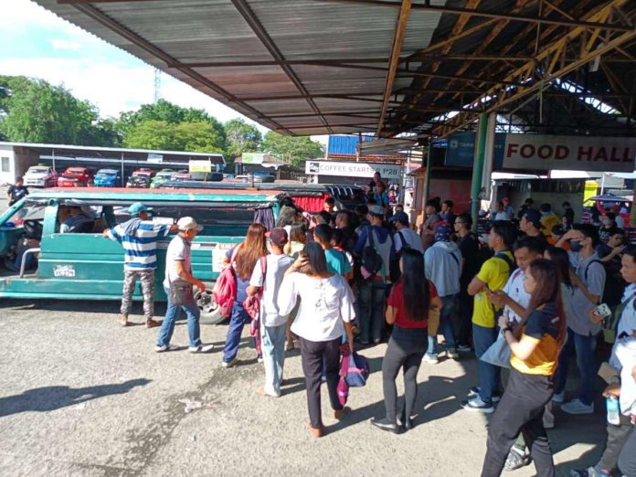 Passengers were stranded at the Mohon transport terminal in Arevalo, Iloilo City and the Oton, Iloilo area on Monday, June 3. Several jeepneys servicing the Oton-Iloilo City route participated in the transport holiday. AJ PALCULLO/PN