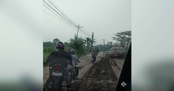 The Cabug-Handumanan Road in Bacolod City has been a notorious problem for decades, attracting complaints from residents, motorists, and commuters alike, and earning nicknames like “abortion road” and “accident-prone road” due to its poor condition. SCREENGRABBED/JORGEMMA SEMILLANO FACEBPPK VIDEO