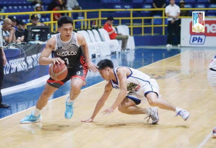 Bacolod City of Smiles’ LA Casinillo blows past his Muntinlupa Cagers opponent. MPBL PHOTO