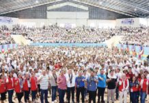A jam-packed Surallah Gym in South Cotabato saw almost 4,000 families receiving P3,000 each in financial assistance. Joining the financial assistance distribution were the Department of Social Welfare team of South Cotabato; Mayor Pedro Matinong of Surallah; Iloilo’s Gov. Arthur Defensor Jr., the Uswag Ilonggo Party-list’s regional chairman; Uswag Ilonggo Party-list’s Rep. Jojo Ang; Cong. Peter Miguel of the 2nd District of South Cotabato; Mayor Keo Tuan of T’boli; Mayor Remie Unggol of Lake Sebu; and Mayor Clemente Fedoc of Norala.