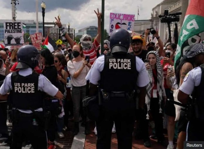 Police officers stood guard as pro-Palestinian demonstrators protested against Israel Prime Minister Benjamin Netanyahu's address at the US Congress. REUTERS