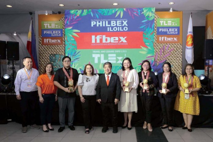 WORLDBEX Founding Chairman Joseph Ang (fifth from the right), together with the co-founding chairwoman Jill Ang (second from the left), with guests from different sectors in Western Visayas.