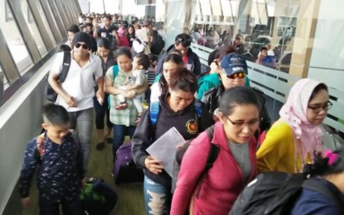 Passengers, mostly overseas Filipino workers, arrive at the Ninoy Aquino International Airport. PNA FILE PHOTO BY CRISTINA ARAYATA