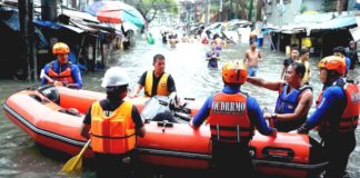 Quezon City Disaster Risk Reduction and Management Office’s search and rescue personnel prepare a motorized rubber boat for the evacuation of residents along Araneta Avenue, Quezon City on July 24, 2024. Floodwaters in the area rose waist-deep as the southwest monsoon enhanced by Typhoon Carina continued to dump heavy rains. PNA