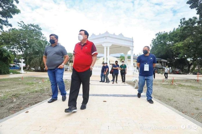 Mayor Jerry P. Treñas inspects the newly-rehabilitated Jaro plaza in Jaro, Iloilo City. Beautifying the city’s public plazas is just among the many impactful projects realized under his leadership. Indeed, the city’s progress hinges on the leadership of its officials. ARNOLD ALMACEN/ILOILO CITY MAYOR’S OFFICE PHOTO