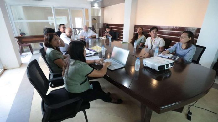 Guimaras' Gov. JC Rahman Nava discusses the establishment of a cost center for Dr. Catalino Gallego Nava Provincial Hospital during a recent meeting. GUIMARAS PIRS PHOTO