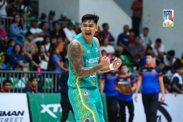 Buenaventura Raflores Jr. failed to sustain his strong start for Negros Muscovados as they bowed to Biñan Tatak Gel Beast Motorcycle GameX. MPBL PHOTO