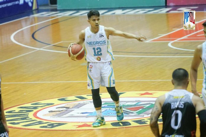 Felipe Chavez delivered clutch baskets in Negros Muscovados’ win over Bacolod City of Smiles. MPBL PHOTO