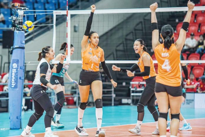 Yeny Murillo anchored Farm Fresh Foxies to a win over Galeries Tower Highrisers. PVL PHOTO