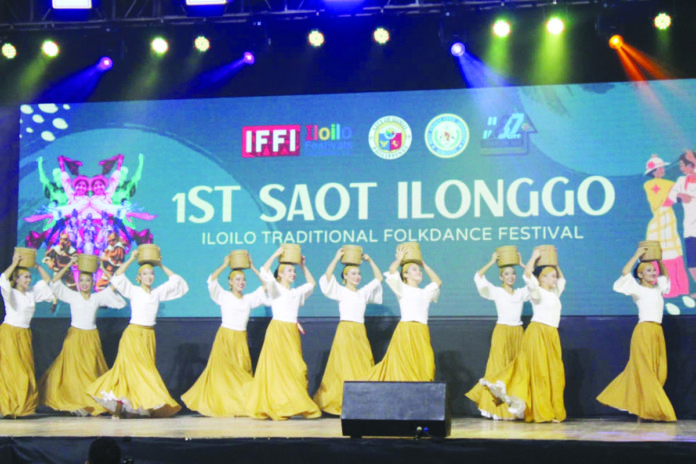 Irong Irong Dance Company of West Visayas State University was declared champion in the Saot Ilonggo: Iloilo Traditional Folk Dance Festival with P60,000 cash prize. It also bagged the best in staging and best in performance awards.