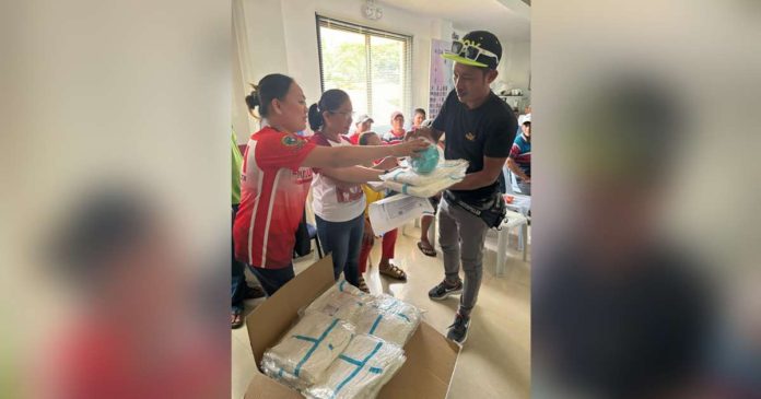 The Iloilo Provincial Health Office held an orientation on vector control management at the San Dionisio Rural Health Unit on Wednesday, August 21. It also distributed personal protective equipment to 60 spraymen from various barangays in preparation for indoor residual spraying. ILOILO PROVINCIAL HEALTH OFFICE PHOTO