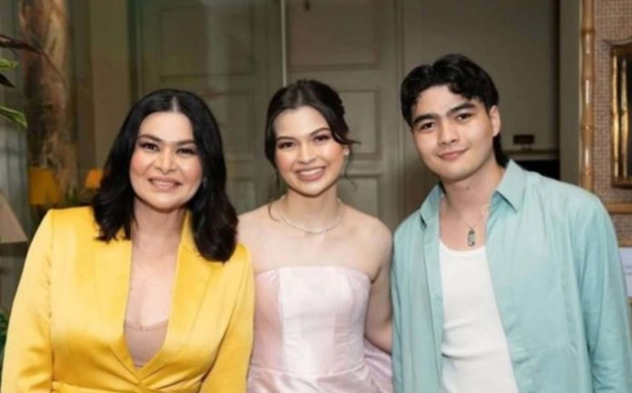 (From left) Aiko Melendez with children Marthena Jickain and Andrei Yllana