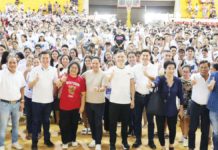 Cong. Jojo Ang of the Uswag Ilonggo Party-list, along with Iloilo’s Gov. Arthur Defensor Jr. and 3rd District’s Cong. Lorenz Defensor, leads the distribution of educational assistance to 609 students from the Third District on Saturday, August 10, in Pototan town.