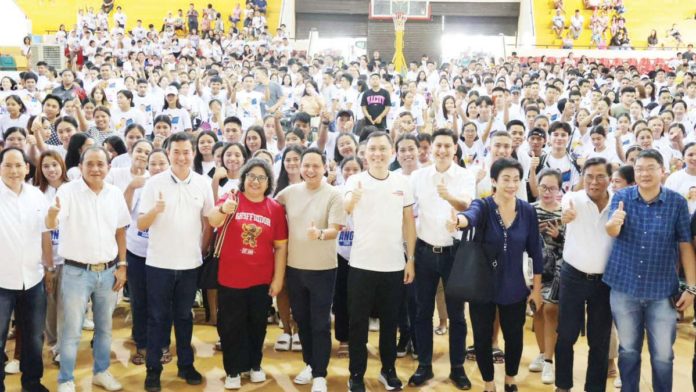 Cong. Jojo Ang of the Uswag Ilonggo Party-list, along with Iloilo’s Gov. Arthur Defensor Jr. and 3rd District’s Cong. Lorenz Defensor, leads the distribution of educational assistance to 609 students from the Third District on Saturday, August 10, in Pototan town.