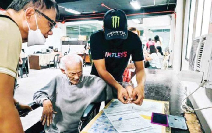 An elderly registers at the start of the poll enlistment on Feb. 12, 2024 in Iloilo City. File photo courtesy of Comelec-Iloilo City