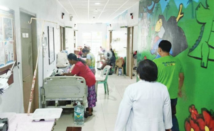 The Department of Health in Western Visayas urges health facilities to report any individual with rashes or diagnosed cases of mpox, enabling the collection of specimens for testing. Photo shows Gov. Arthur Defensor Jr. (in green shirt) visiting Dr. Ricardo S. Provido Memorial District Hospital in Calinog, Iloilo. AJ PALCULLO/PN