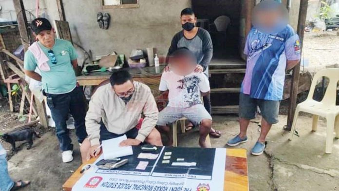 Gun running suspect alias “Nonoy” was arrested in Barangay Poblacion, President Roxas, Capiz on August 25. Police recovered from his possession a caliber .38 revolver, P27,000 worth of suspected shabu and a sachet of marijuana. 95.7 BRIGADA ROXAS CAPIZ/FACEBOOK PHOTO