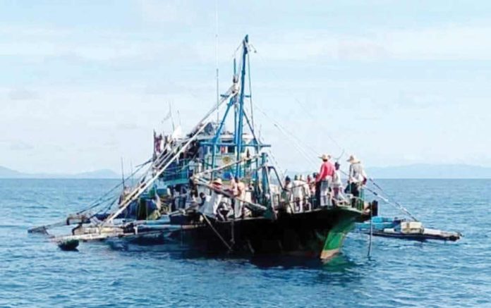 This fishing boat is engaged in the prohibited Danish seine fishing or hulbot-hulbot in the waters of Carles. Iloilo. The Iloilo Provincial Bantay Dagat Task Force apprehended it. IPBDTF PHOTO