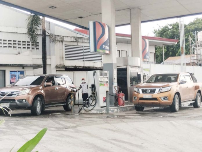 Motorists gas up at Petron gasoline station in Pavia, Iloilo on Monday, August 19, before the expected fuel price hike today. PN PHOTO