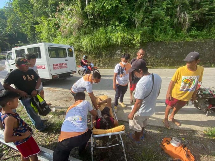 A 22-year-old driver was injured after his motorcycle crashed against a road railing in Barangay Apdo, Hamtic, Antique. KAP ALEX/FACEBOOK PHOTOS