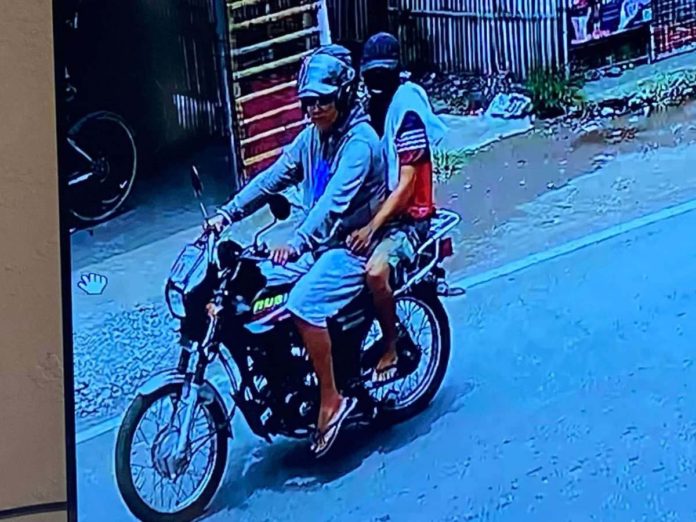 The Roxas City Police Station has yet to identify these motorcycle-riding gunmen who were captured fleeing by a nearby closed-circuit television camera after they shot Kashmar Bacarro in Barangay Punta Tabuc, Roxas City on Thursday, August 15. PHOTO COURTESY OF K5 NEWS FM ROXAS FACEBOOK PAGE