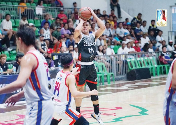 Bacolod City of Smiles’ Tricky Peromingan pulls up for a shot. MPBL PHOTO