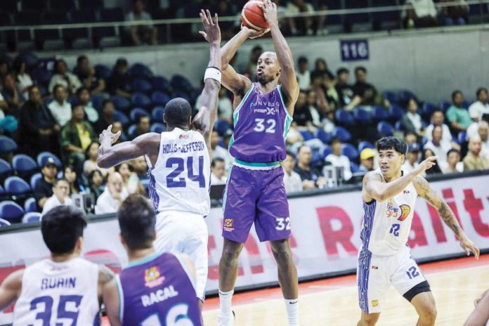 Converge FiberXers’ Scotty Hopson shoots over the defense of TNT Tropang Giga’s Rondae Hollis-Jefferson. PBA PHOTO