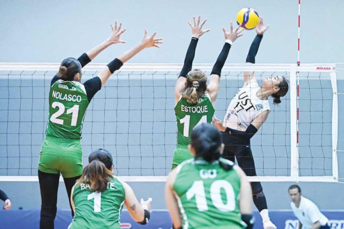 University of Santo Tomas Golden Tigresses’ Angeline Poyos tries to score against the defense of College of St. Benilde Lady Blazers’ Wielyn Estoque. V-LEAGUE PHOTO