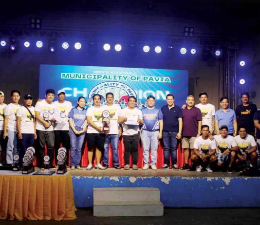 Pavia won most of the major awards during the pahampang. Photo shows the town’s officials led by Mayor Luigi Gorriceta (6th standing from right), athletes and coaches.