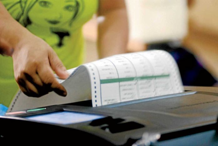 The early voting hours in the upcoming May 2025 elections are expected to benefit the vulnerable sector since they would be casting their votes hours ahead of the general population, according to the Commission on Elections. INQUIRER file photo / ARNOLD ALMACEN