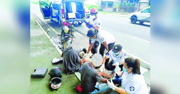 Personnel of the Bacolod City Disaster Risk Reduction and Management Office applied first aid to three victims of a motorcycle accident in the city’s circumferential road on Sept. 1, 2024. BACOLOD CITY DRRMO PHOTO