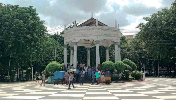 A joint team from the Public Order and Safety Office, City Legal Office, and the Department of Social Services and Development apprehended 16 individuals, illegal vendors, barkers, gamblers, and others during a clearing operation at Bacolod Public Plaza on Thursday, Sept. 26, 2024. MAE SINGUAY/PN