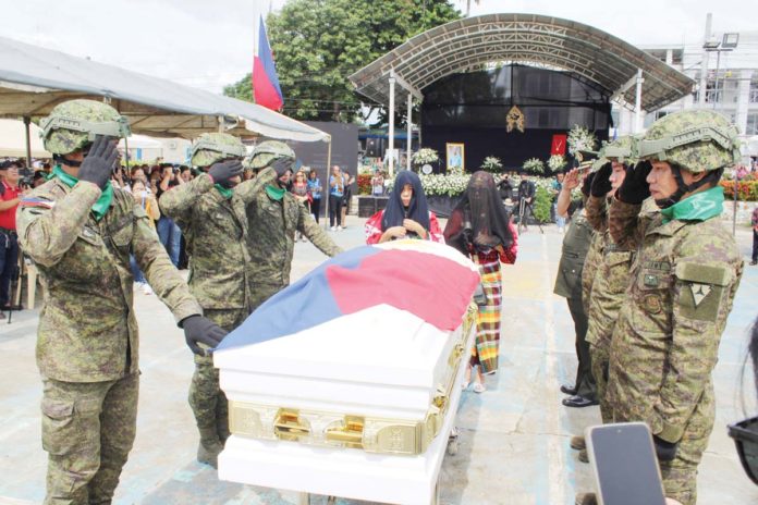 Necrological services honoring Ilonggo folk national artist Federico Caballero were held at the public plaza of Calinog, Iloilo on Tuesday morning, Sept. 3. Caballero was laid to rest at the family gravesite in the town’s Barangay Garangan. AJ PALCULLO/PN