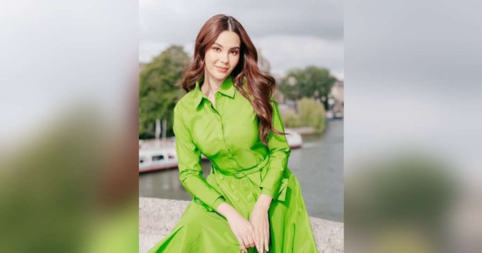 Catriona Gray shares that they were robbed while stopping for lunch in London. Catriona and her parents, Ian and Mita Gray, went on a road trip in the United Kingdom.