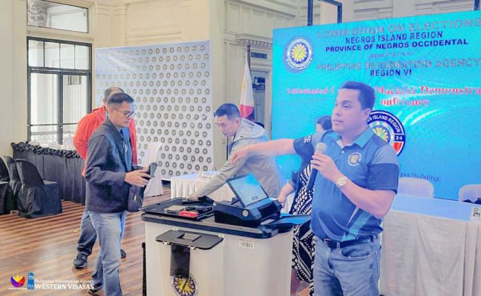 Negros Island Region Commission on Elections Assistant Director Dindo Maglasang (right) conducts the automated counting machine demonstration as part of the preparations for the May 2025 national and local elections at the Capitol Social Hall in Bacolod City on Saturday, Sept. 14, 2024. PIA NEGROS OCCIDENTAL PHOTO