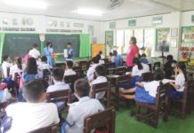 The Department of Education Region 6 says basic education services will remain uninterrupted despite the resignation of several public school teachers seeking better opportunities. Photo shows a teacher overseeing a reading program at a public elementary school in Barotac Nuevo, Iloilo. JASPER JAN SANTOS PHOTO