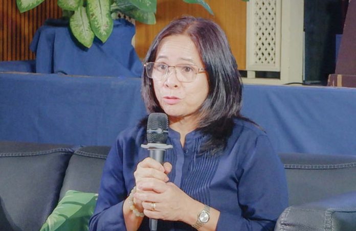 “Applicants should only transact at the registered addresses of recruitment agencies. If it’s outside the registered address, applicants should be suspicious,” says Glenda Aligonza, officer-in-charge of the Department of Migrant Workers – Region 6.