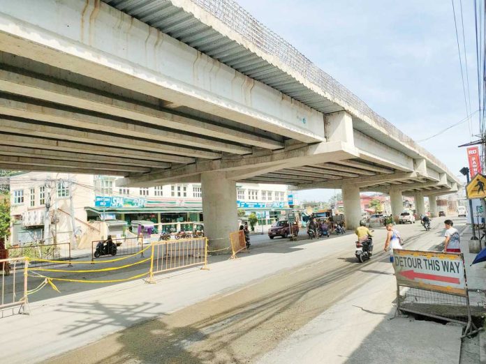 Upon completion, the total cost of the Aganan flyover in Pavia, Iloilo will reach P1.012 billion, surpassing the P980 million total cost of the Ungka flyover (P680 million for construction and P300 million for repairs). AJ PALCULLO/PN