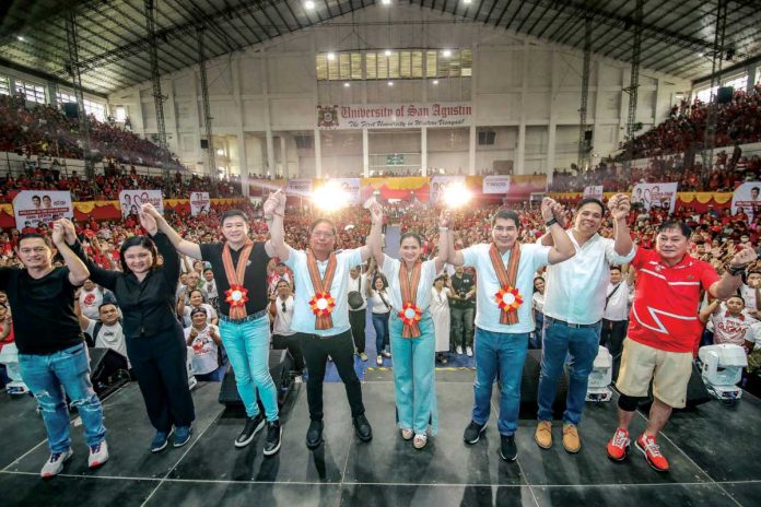 Iloilo City Lone District’s Congresswoman Julienne “Jam-Jam” Baronda (5th from left) led the GUGMA FMR Scholarship General Assembly at the University of San Agustin gymnasium in Iloilo City on Sunday, Sept. 29, 2024. Also present were (from left) former Public Safety and Transportation Management Office head James Conlu, former city councilor Sheen Marie Mabilog, Cong. Edvic Yap, former Iloilo City mayor Jed Patrick Mabilog, ACT-CIS Party-list’s Cong. Erwin Tulfo, Pastor Stanley “Big Bro” Flores, and City Councilor Urminico “Doc Nick” Baronda Jr.