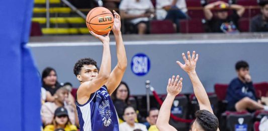 Adamson University Falcons’ Anthony Fransman shoots over the defense of University of Santo Tomas Growling Tigers’ Miguel Pangilinan. UAAP PHOTO