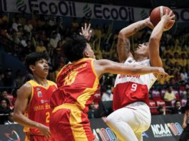 Ilonggo John Bryan Sajonia of San Beda University Red Lions attacks two San Sebastian College Golden Stags’ defenders. PHOTO COURTESY OF NCAA/GMA SPORTS