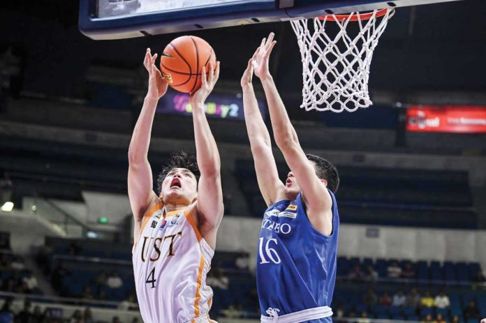 Capiznon Christian Manaytay of the University of Santo Tomas Growling Tigers tries to score against the defense of Ateneo de Manila University Blue Eagles’ Joshua Lazaro. UAAP PHOTO