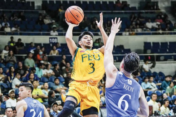 Far Eastern University Tamaraws’ Jorick Bautista goes for a one-hander against the defense of Ateneo de Manila University Blue Eagles’ Chris Koon. UAAP PHOTO